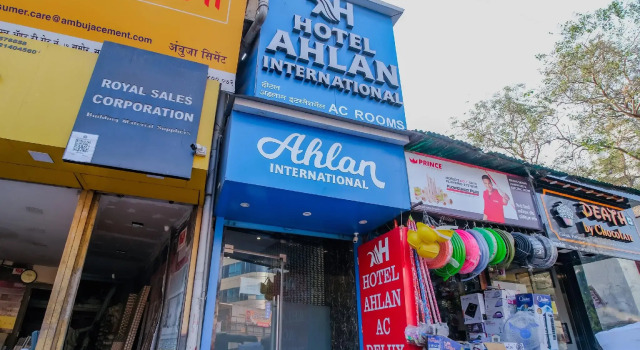 OYO 79617 Hotel Ahlan International