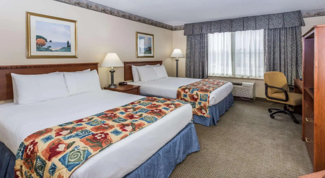 Четырёхместный номер Standard Baymont by Wyndham Waterford/Burlington WI