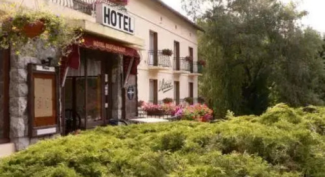 Hôtel Le Castelet, Book Hotel Hoteller i Ariège med parkering, Parkering