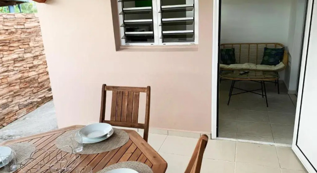 Le ZANDOLI (Appartement avec vue), Rezerwuj Hotel Hotele w Basse-Terre z parkingiem, Parking