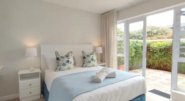 Sanctuary Beach Hideaway - 8 sleeper - 50m onto Robberg 5