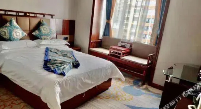 Двухместный люкс Baiyin Hotel