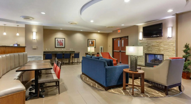 Номер Standard Comfort Suites Glendale - State Farm Stadium Area