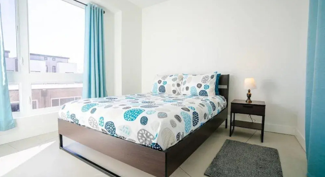 Minimalist & Alluring Condo, Walk to Mile High
