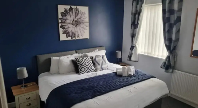 7-bed Beachside Retreat - Sleeps 14 & Pet Friendly, Varaa Lomakoti Mökit kohteessa Merseyside, Mökki