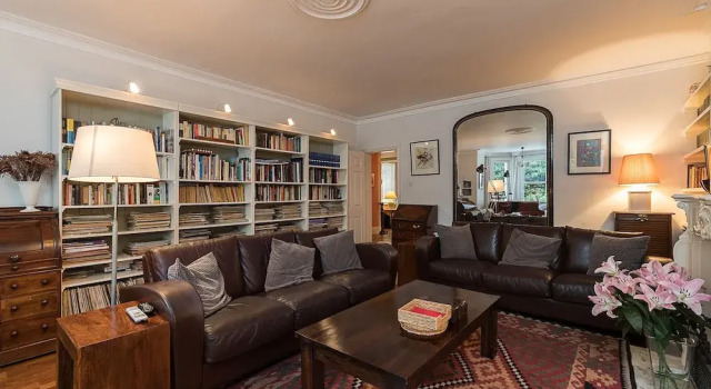 Elegant 2 bed near Hampstead and Camden, sleeps 4, Забронировать Отель Камден Лондон, рядом с Финчли Роуд