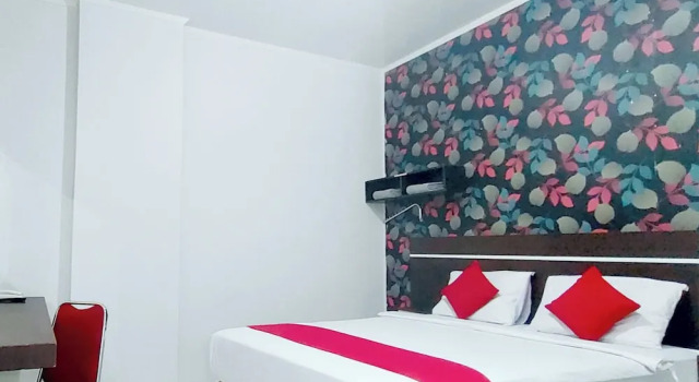 Двухместный номер Deluxe RedDoorz at Lucky Inn Panakukkang Makassar