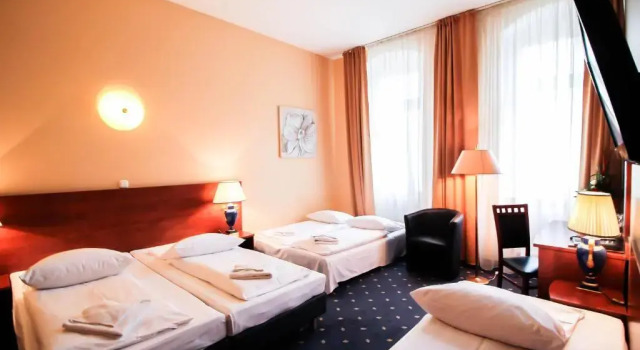 Четырёхместный номер Standard Hotel Atrium Charlottenburg