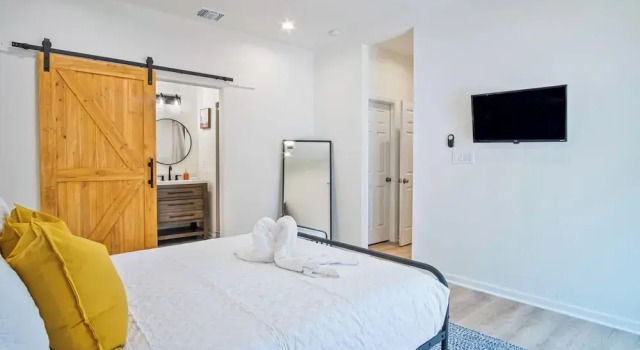Коттедж с 4 комнатами Urban Delight 4br/3ba Near City Center