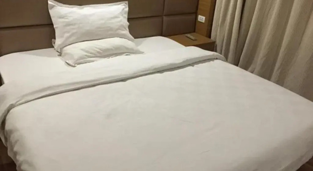 G Chu Hotel Jingzhou Shashi Coach Terminal Branch, Book Hotel Hoteller i Shashi med parkering, Parkering