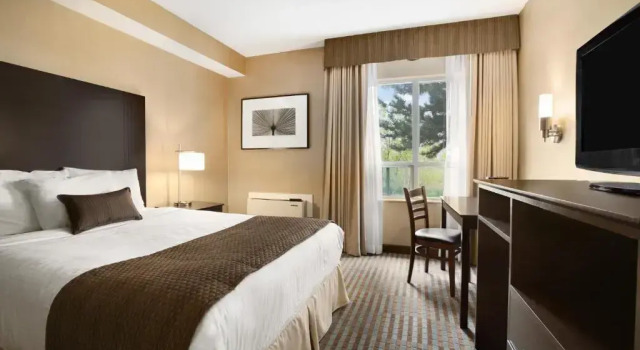 Номер Standard Days Inn by Wyndham Stouffville