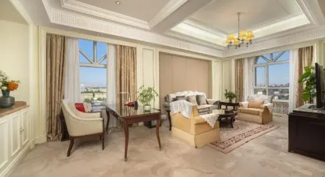 Luksusowy dwuosobowy suite Yili Hotel