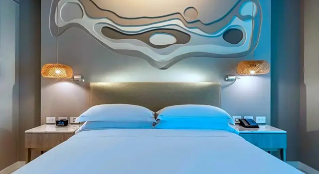 Номер Standard с балконом и с видом на город Hilton Santa Marta