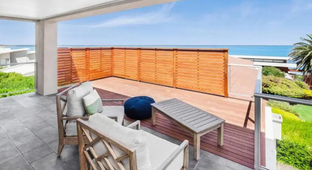 Коттедж Karibu Beach Retreat- panoramic sea views 4 bdrms