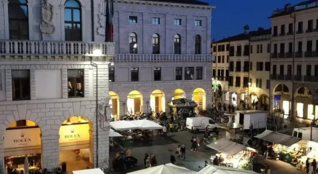 OFFICINE CAVOUR Piazza Cavour, Забронировать Апартаменты/квартира Падуя Венето, рядом с Церковь Отшельников