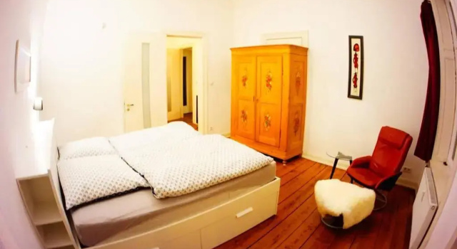 Апартаменты Großzügige 185m2-Altbauwohnung in Bestlage 7Zimmer-2Bäder-2Küchen-2WCs