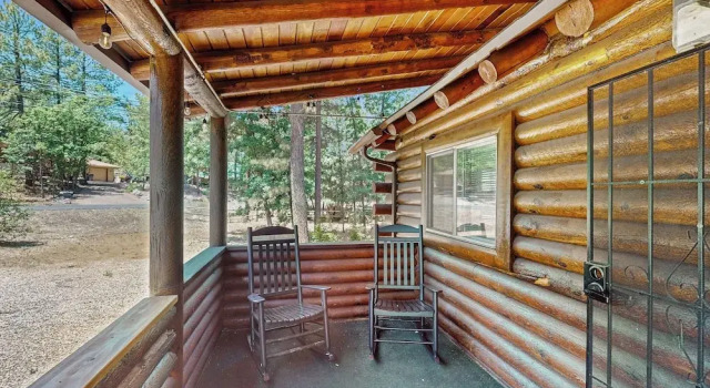 Коттедж 3BR Cabin w/ Loft, Wood Stove, AC & Fire Pit
