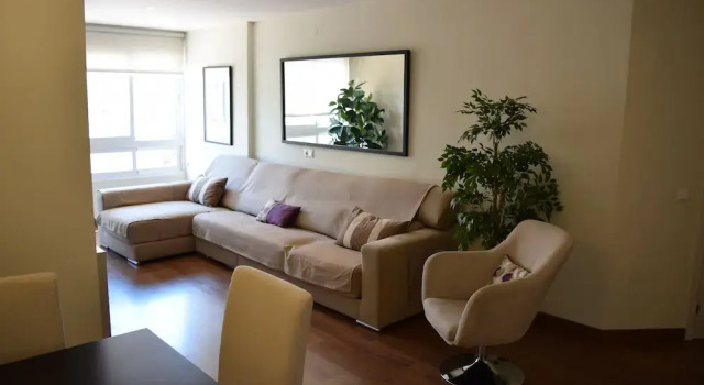 Bonito Apt. 3 habitaciones Parking, Забронировать Отель Малага - центр Малага, рядом с Музей Кармен Тиссен