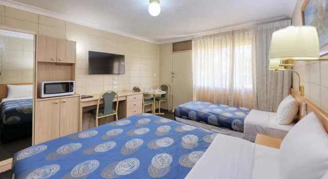 Двухместный номер Deluxe с балконом Cootamundra Gardens Motel