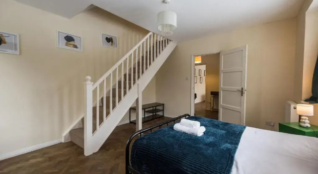 Stunning 4 BD Bungalow Banbury Northamptonshire, Book Hotel Banbury 
