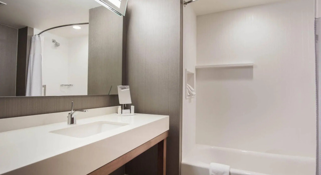 Четырёхместный номер Standard Courtyard by Marriott Lenox Berkshires