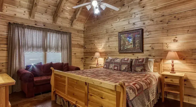 ER222 - Al's Nest - Great Location - Close To Town! 2 Bedroom Cabin by RedAwning