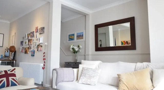 2 Bedroom House in Fulham, Забронировать Дом для отпуска Коттеджи Лондона, рядом с Городской музей полиции, Коттедж