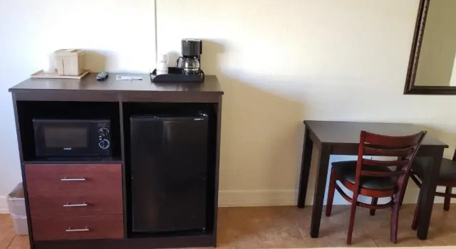 Четырёхместный номер Standard Oceanfront Inn and Suites