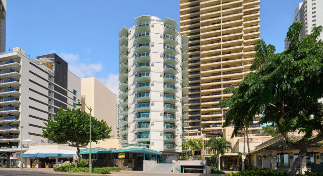 Кровать в общем номере Отель Waikiki Circle