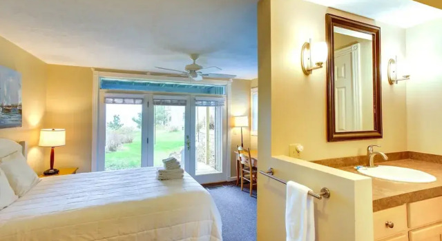 Glen Arbor Vacation Rental w/ Views of Lake!, Book Hotel Glen Arbor Traverse City Wineries