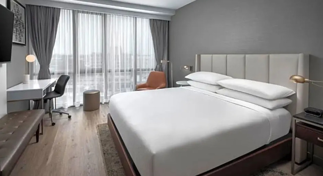 Номер Standard Four Points by Sheraton Flushing