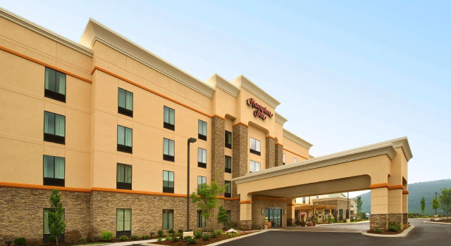 Кровать в общем номере Hampton Inn Chattanooga West/Lookout Mountain