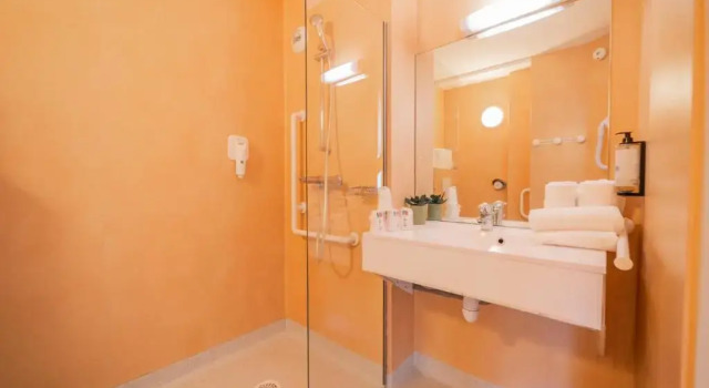 Трёхместный номер Standard Centre Jean XXIII