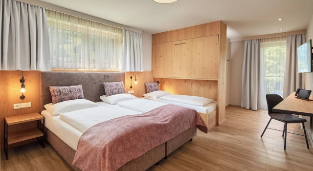 Семейный номер Standard с балконом и с видом на горы HOTEL SONNBLICK Kaprun, Salzburg - including Summer Card