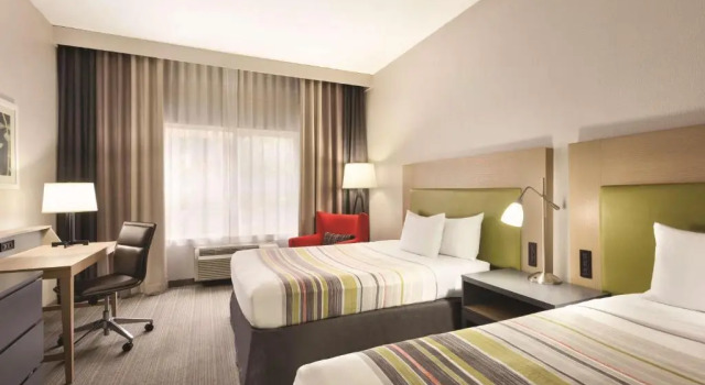 Четырёхместный номер Standard Country Inn & Suites by Radisson, Fresno North, CA
