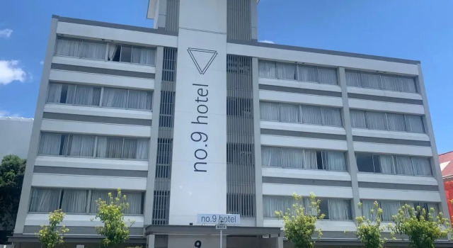 Кровать в общем номере No. 9 Hotel