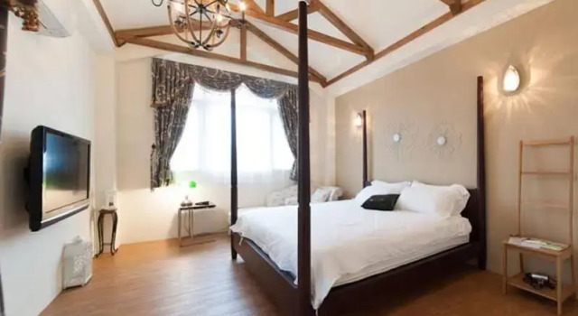 Vanilla Bear Riverside Bed and Breakfast- I