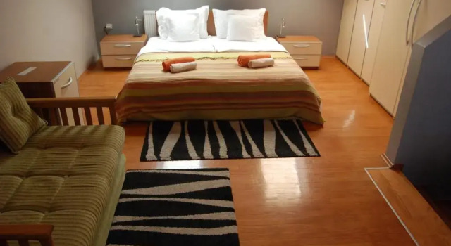 Апартаменты Car Royal Apartments and Rooms