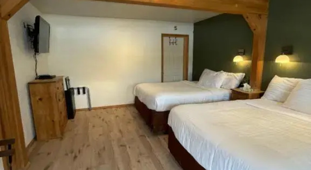 Четырёхместный номер Standard The Spruce Lodge