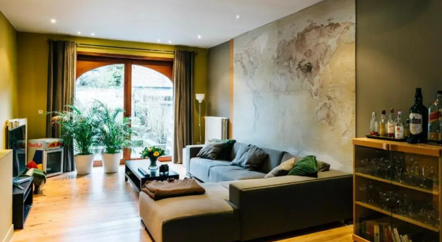 Spacious Design Home with Garden near Centre, Забронировать Отель Отели в центре Синт-Михилс, в центре