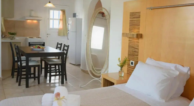 Апартаменты с балконом Adonis Rooms