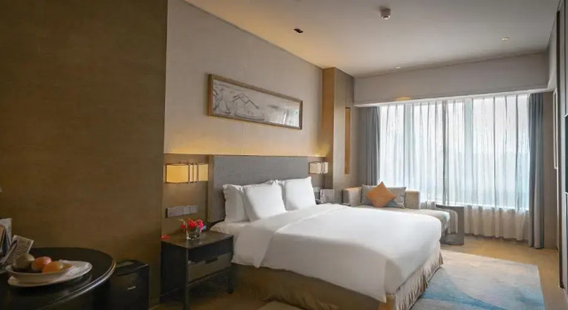 Номер Standard с видом на озеро Crowne Plaza Hangzhou Thousand Island Lake by IHG