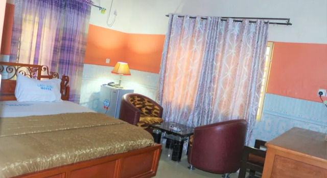 Last Born Hotel, Prenota Hotel Uyo 