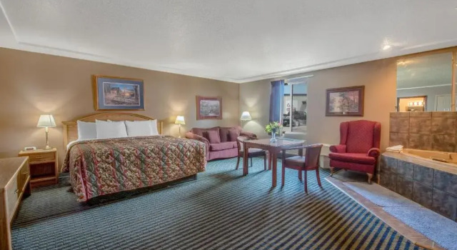 Люкс Deluxe Days Inn by Wyndham Jamestown