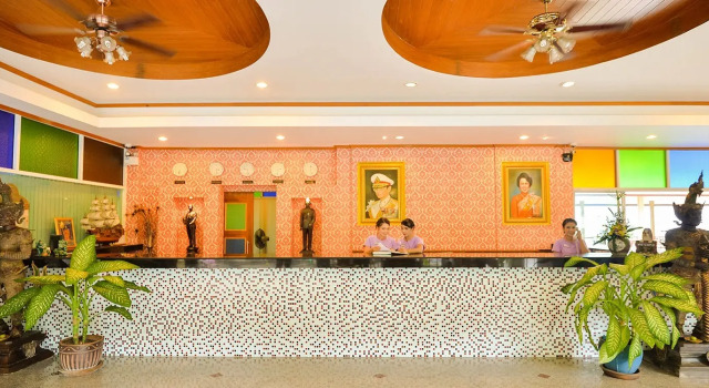 Tri Trang Beach Resort, Забронировать Курортный отель Патонг-Бич остров Пхукет