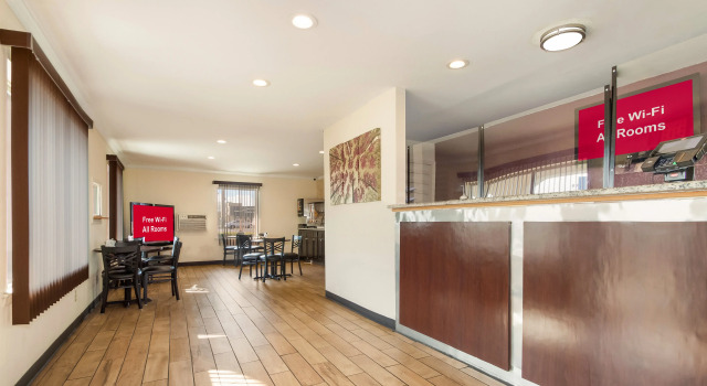 Red Roof Inn Santee, Забронировать Отель Отели Южной Каролины с завтраком, Завтраки