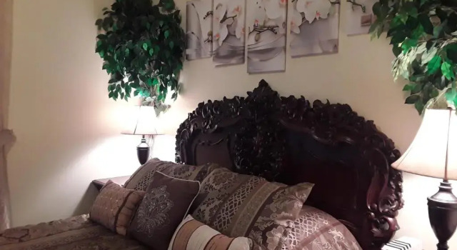 Коттедж Lions Gate Manor