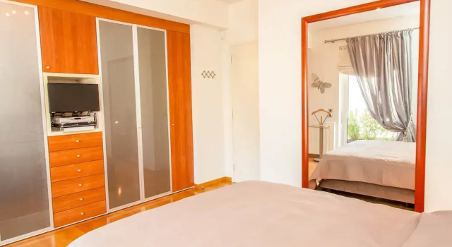 Beautiful apartment at Glyfada-Athens, Забронировать Апартаменты/квартира Глифада Афины