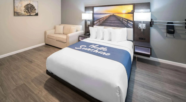 Двухместный люкс Days Inn by Wyndham Galt - Elk Grove South