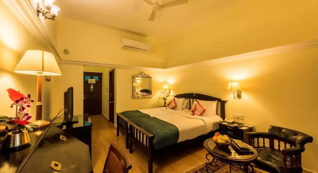 Номер Royal с балконом и с видом на внутренний двор Royal Orchid Metropole Mysore